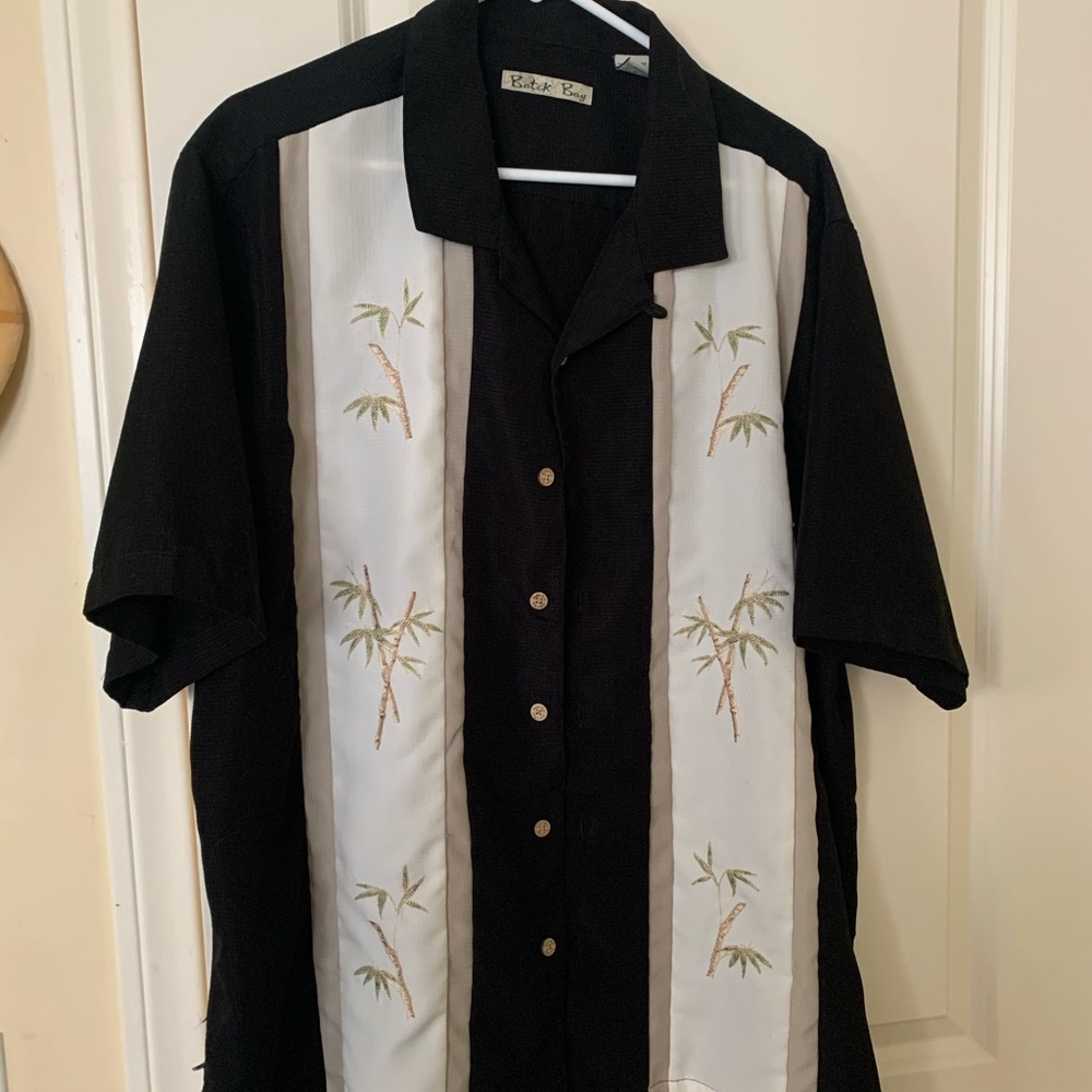 Resort Casual SS shirt black w/tropical panel.